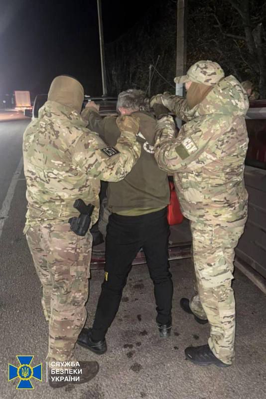 СБУ та ДБР викрили дезертира, який створив схему переправлення військових за кордон