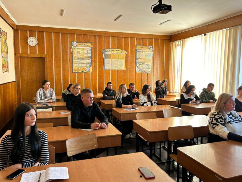 Студентам Івано-Франківського фахового коледжу технологій та бізнесу презентували процеси формування місцевого бюджету