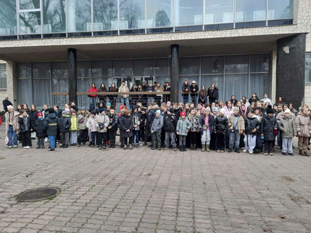 Діти пільгових категорій Житомирщини вирушили до Міжнародного дитячого центру «Артек»