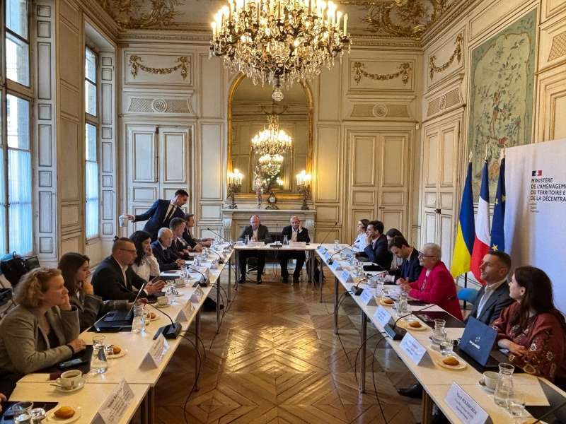 Члени Комітету з питань організації державної влади перебувають з робочим візитом у Франції