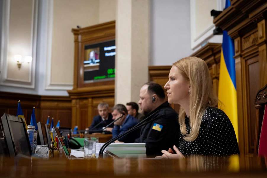  Віцеспікерка Олена Кондратюк: Парламент прийняв за основу законопроєкт про щоденну Хвилину мовчання 