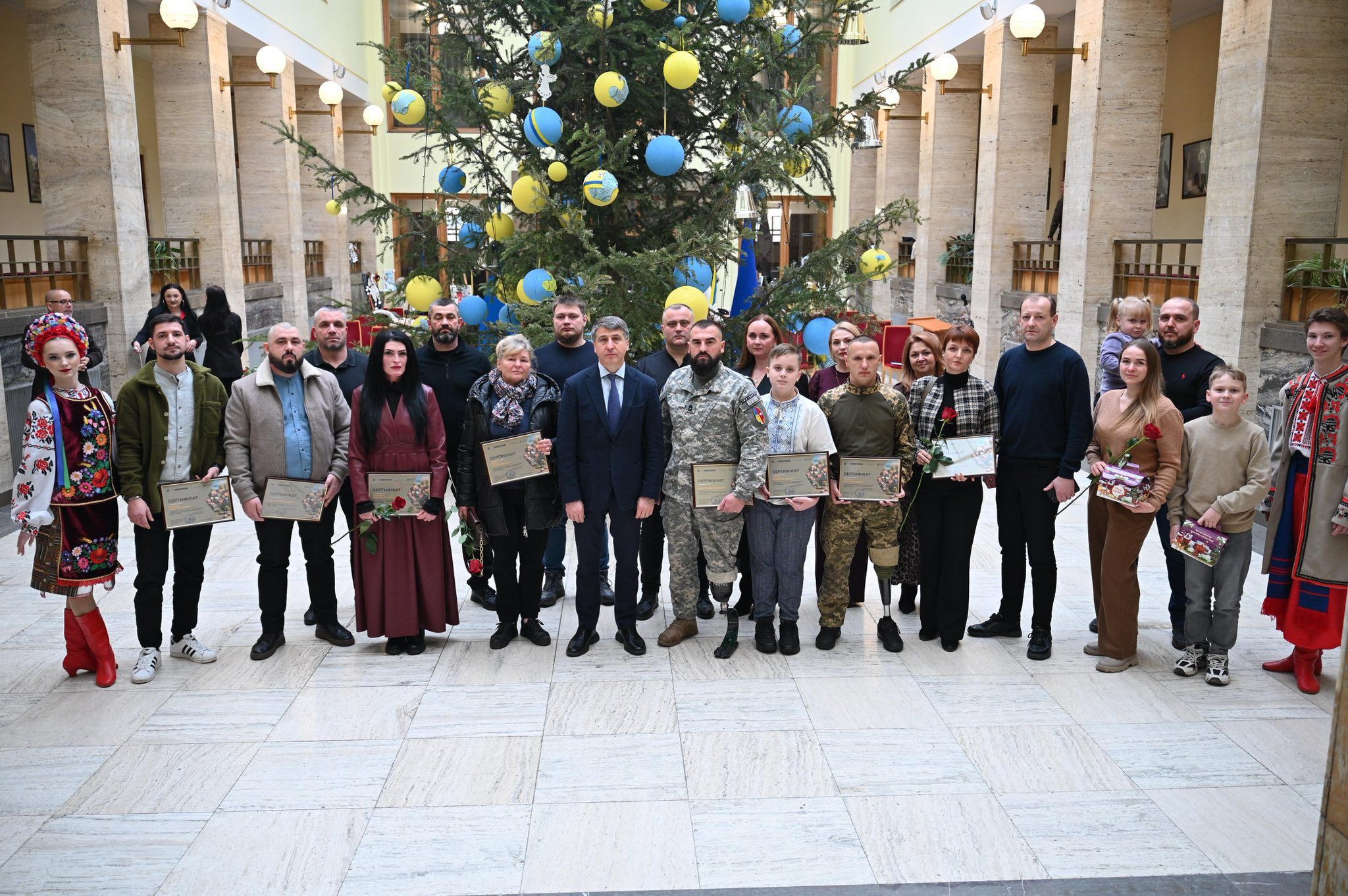 Закарпатські родини захисників отримали сертифікати на житло