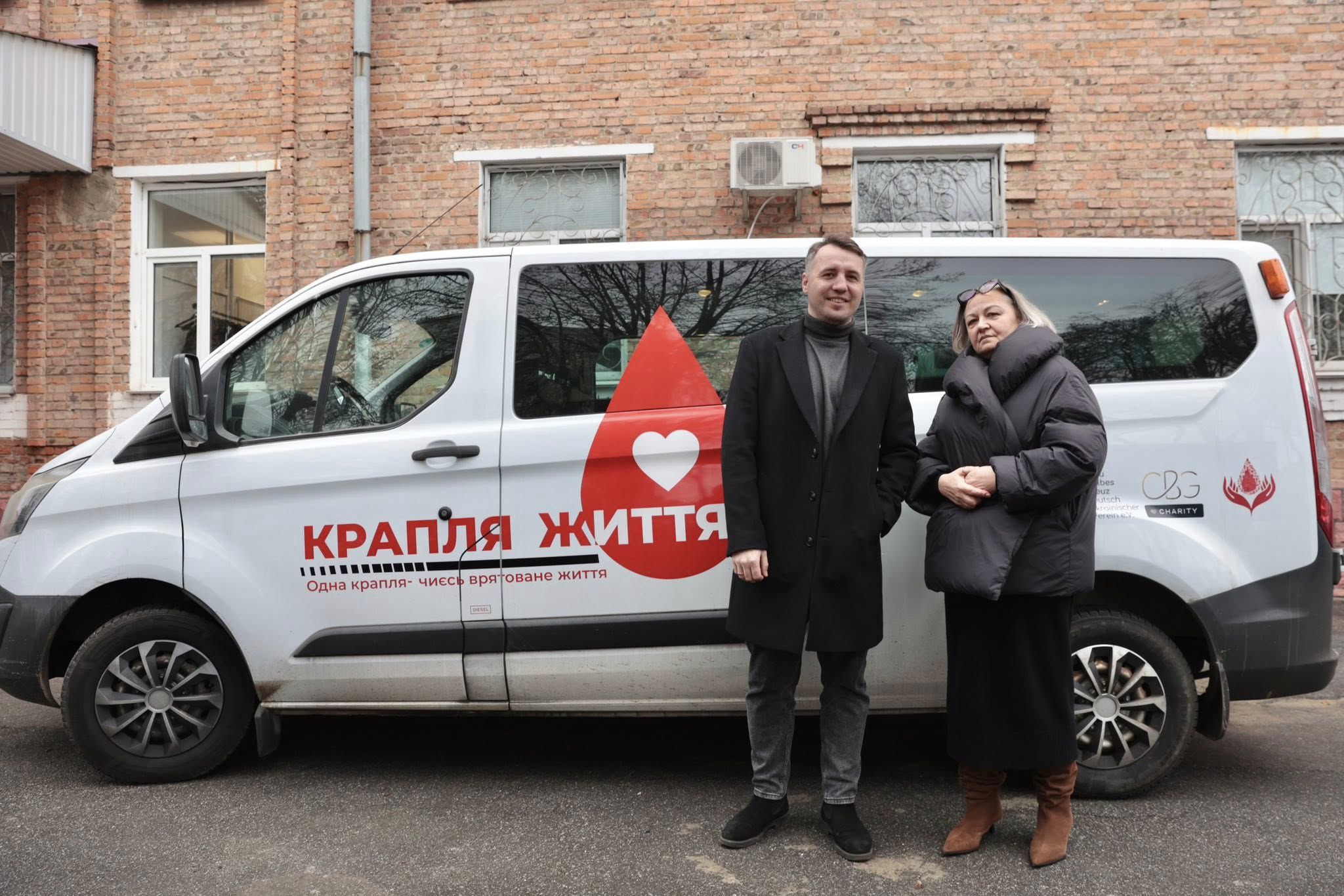 Вінницький центр крові отримав автомобіль для виїзного забору донорської крові