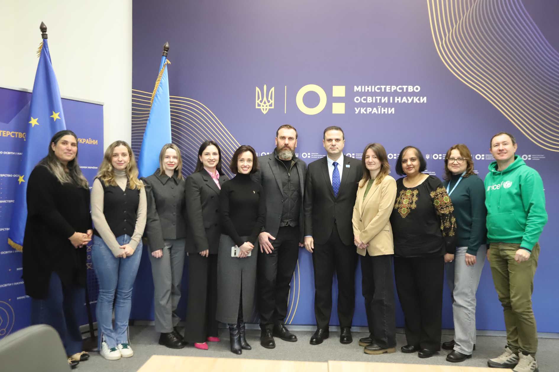 Німеччина допоможе 400 000 дітей в Україні продовжити навчання в зимовий період