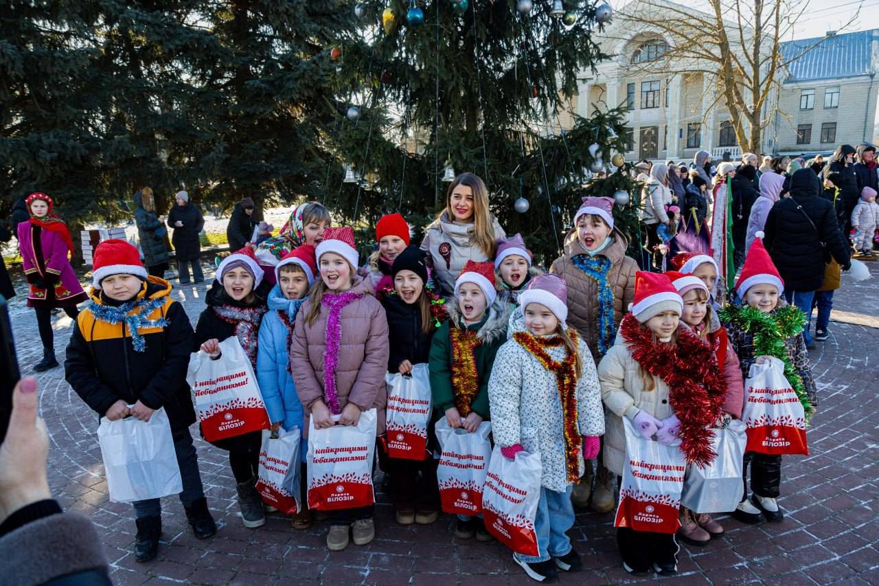 Українські діти колядують навіть у найскладніші часи