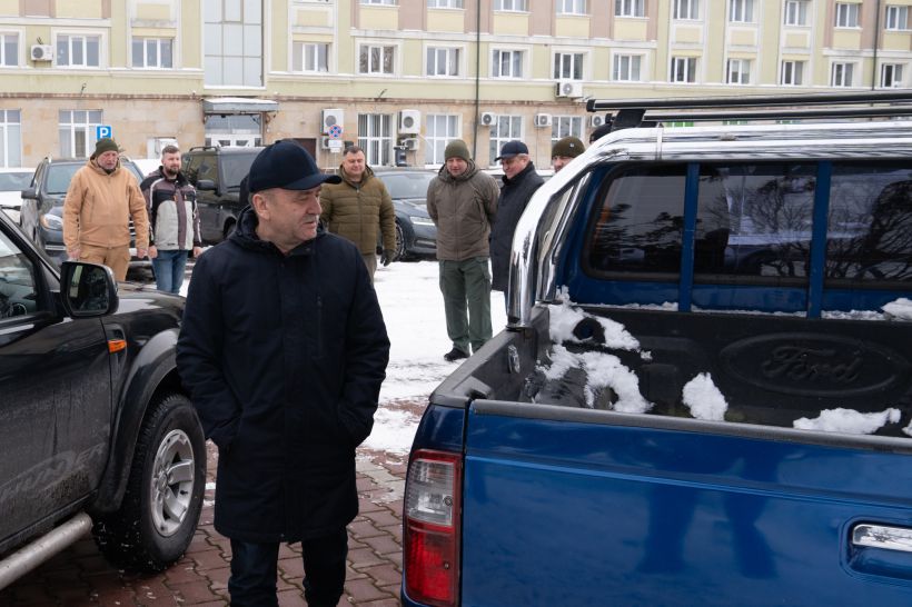 Благодійний фонд передав автомобілі для тернопільських захисників