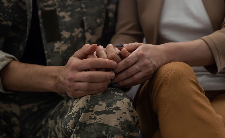 Як Захисникам і Захисницям, їхнім сім’ям отримати безоплатну психологічну допомогу