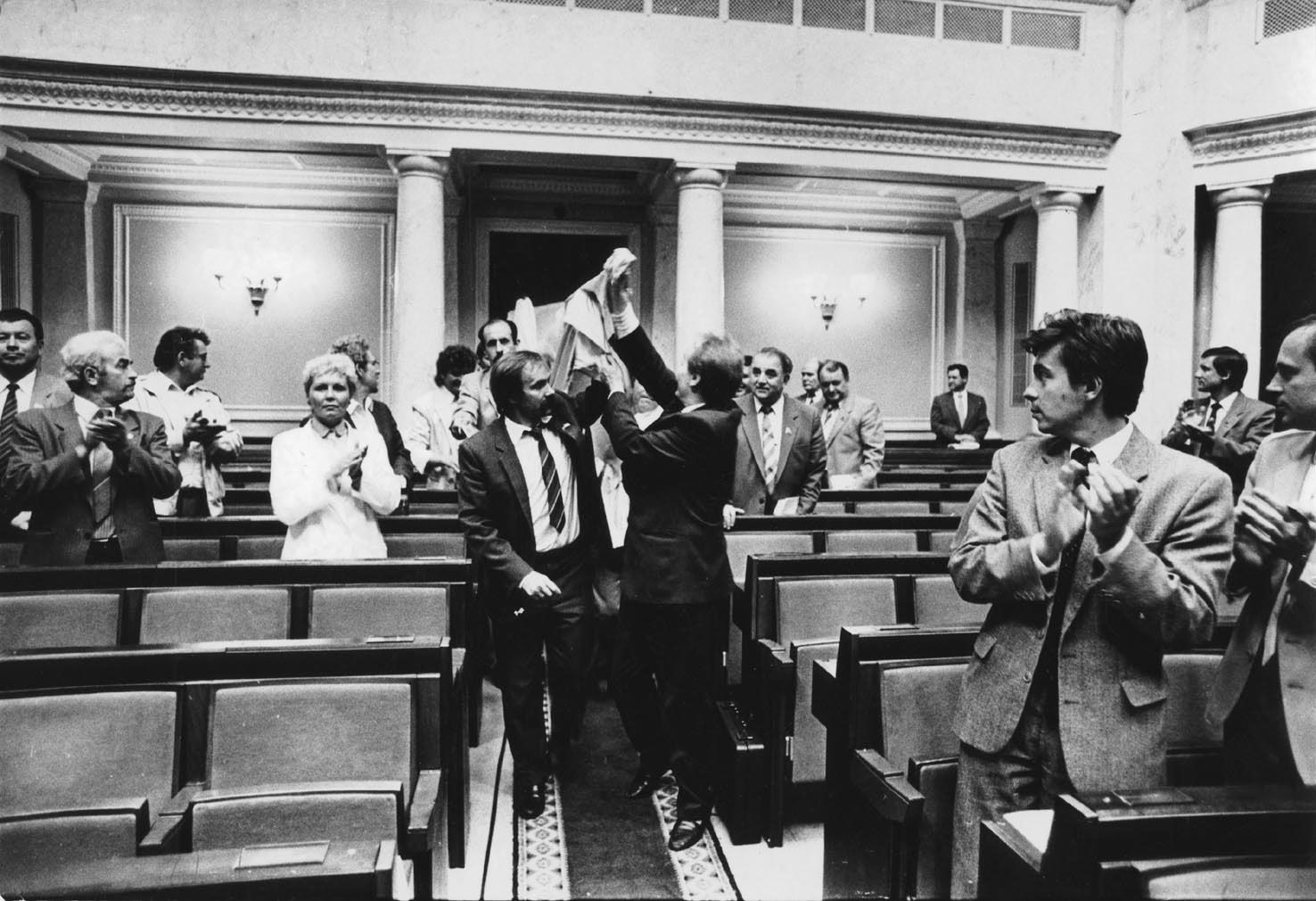 День затвердження Державного прапора України