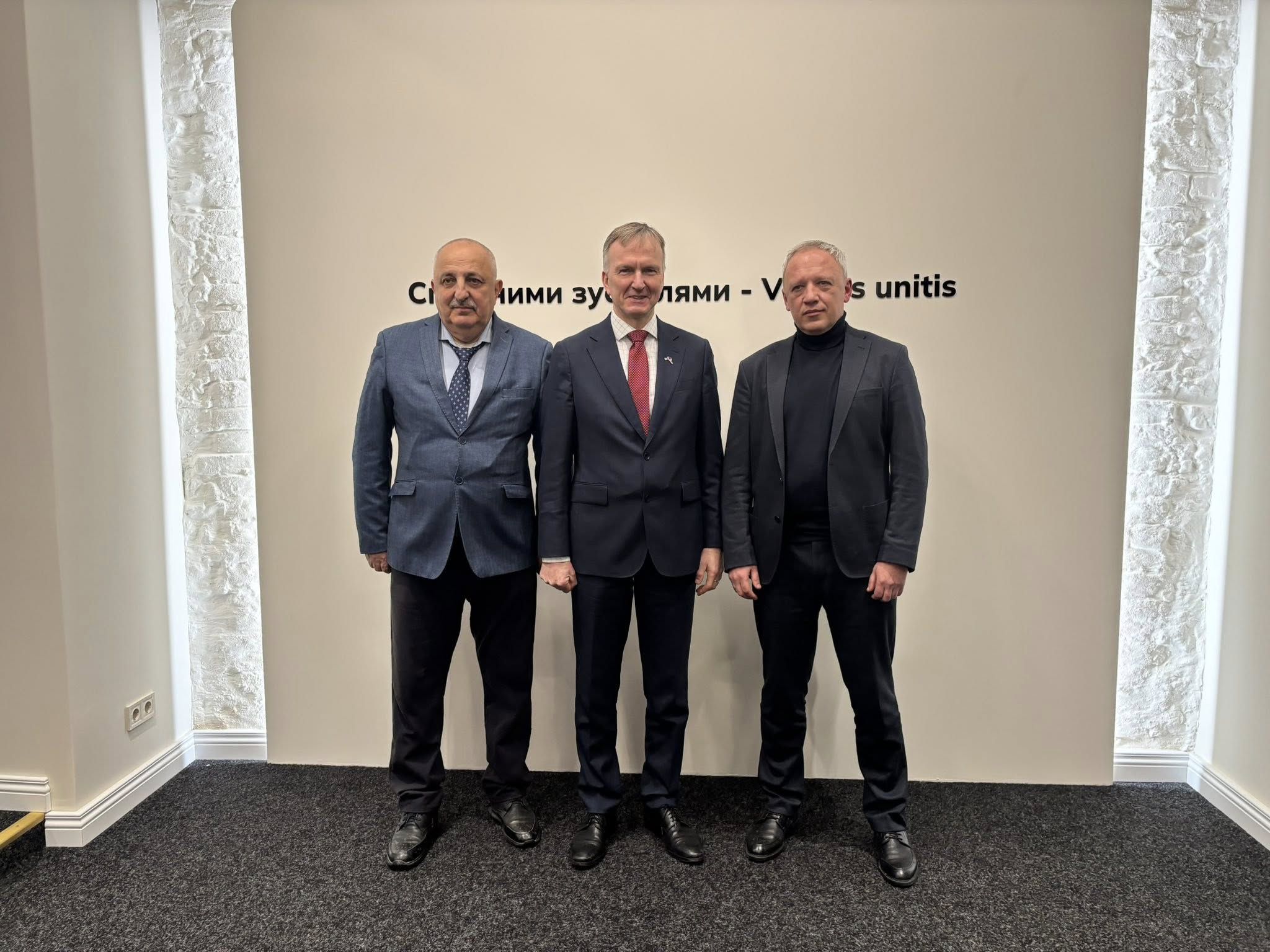 Чернівці відвідав посол