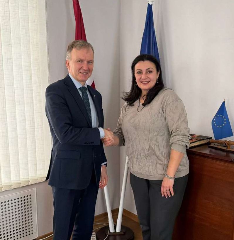 Іванна Климпуш-Цинцадзе обговорила підтримку України та євроінтеграцію із послом Латвії