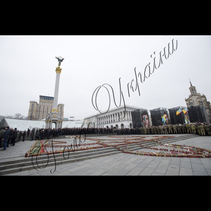 Київ.
Голова ВР України Володимир Гройсман, Президент України Петро Порошенко, Прем’єр-міністр України Арсеній Яценюк, глави іноземних держав і дипломатичних представництв, церков, релігійних і громадських організацій взяли участь у Марші Гідності, що пройшов вулицями Інститутська – Шовковична – Грушевського – Хрещатик і закінчився молитвою на Майдані Незалежності.
