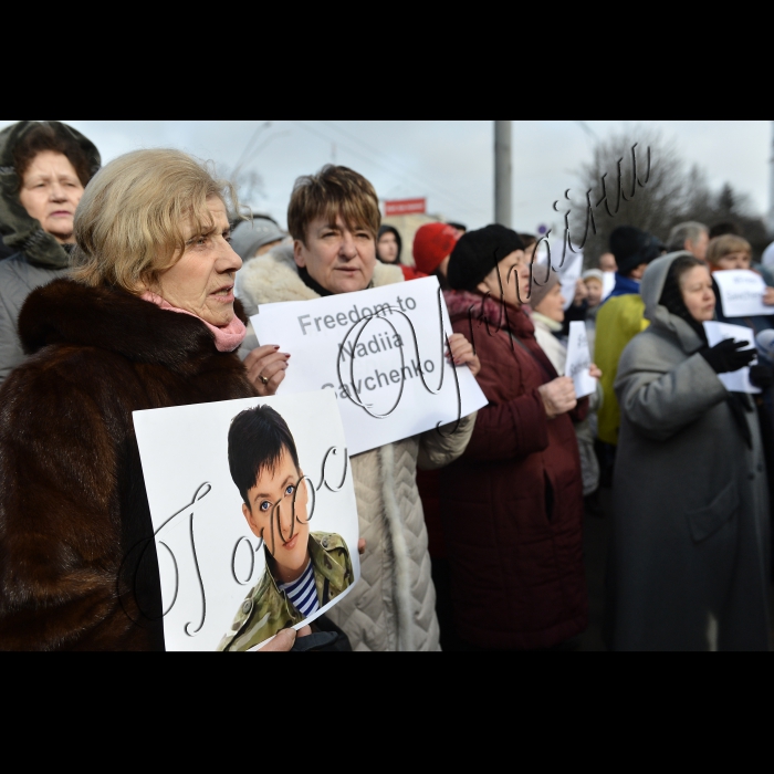 В Києві біля посольства РФ відбулась акція «#FreeSavchenko» на підтримку народного депутата від фракції «Батьківщина», члена ПАРЄ Надії Савченко. Під час акції було оприлюднено «Список Савченко» - список осіб, причетних до викрадення, незаконного засудження та ув’язнeння української льотчиці. 