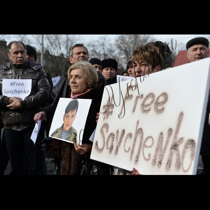 В Києві біля посольства РФ відбулась акція «#FreeSavchenko» на підтримку народного депутата від фракції «Батьківщина», члена ПАРЄ Надії Савченко. Під час акції було оприлюднено «Список Савченко» - список осіб, причетних до викрадення, незаконного засудження та ув’язнeння української льотчиці. 