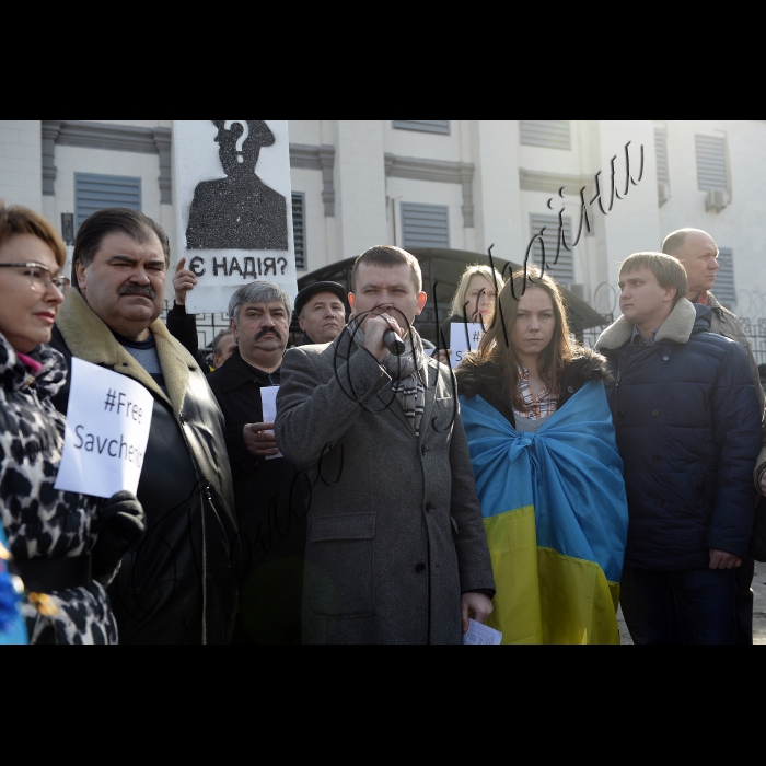 В Києві біля посольства РФ відбулась акція «#FreeSavchenko» на підтримку народного депутата від фракції «Батьківщина», члена ПАРЄ Надії Савченко. Під час акції було оприлюднено «Список Савченко» - список осіб, причетних до викрадення, незаконного засудження та ув’язнeння української льотчиці. 