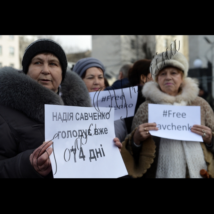 В Києві біля посольства РФ відбулась акція «#FreeSavchenko» на підтримку народного депутата від фракції «Батьківщина», члена ПАРЄ Надії Савченко. Під час акції було оприлюднено «Список Савченко» - список осіб, причетних до викрадення, незаконного засудження та ув’язнeння української льотчиці. 