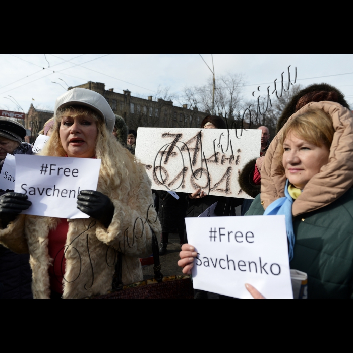 В Києві біля посольства РФ відбулась акція «#FreeSavchenko» на підтримку народного депутата від фракції «Батьківщина», члена ПАРЄ Надії Савченко. Під час акції було оприлюднено «Список Савченко» - список осіб, причетних до викрадення, незаконного засудження та ув’язнeння української льотчиці. 