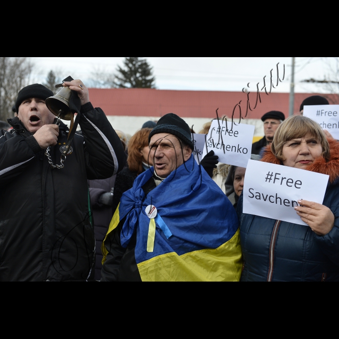 В Києві біля посольства РФ відбулась акція «#FreeSavchenko» на підтримку народного депутата від фракції «Батьківщина», члена ПАРЄ Надії Савченко. Під час акції було оприлюднено «Список Савченко» - список осіб, причетних до викрадення, незаконного засудження та ув’язнeння української льотчиці. 