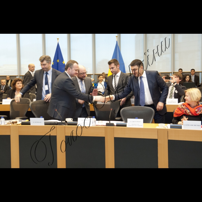 Візит Голови Верховної Ради України до Європейських інституцій (м. Брюссель).
Спільна участь Голови Верховної Ради України Володимира Гройсмана і 
Президента Європейського Парламенту Мартіна Шульца у відкритті інавгураційного засідання Парламентського комітету асоціації.

