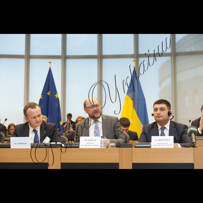 Візит Голови Верховної Ради України до Європейських інституцій (м. Брюссель).
Спільна участь Голови Верховної Ради України Володимира Гройсмана і 
Президента Європейського Парламенту Мартіна Шульца у відкритті інавгураційного засідання Парламентського комітету асоціації.
Остап Семерак, Мартін Шульц, Володимир Гройсман.
