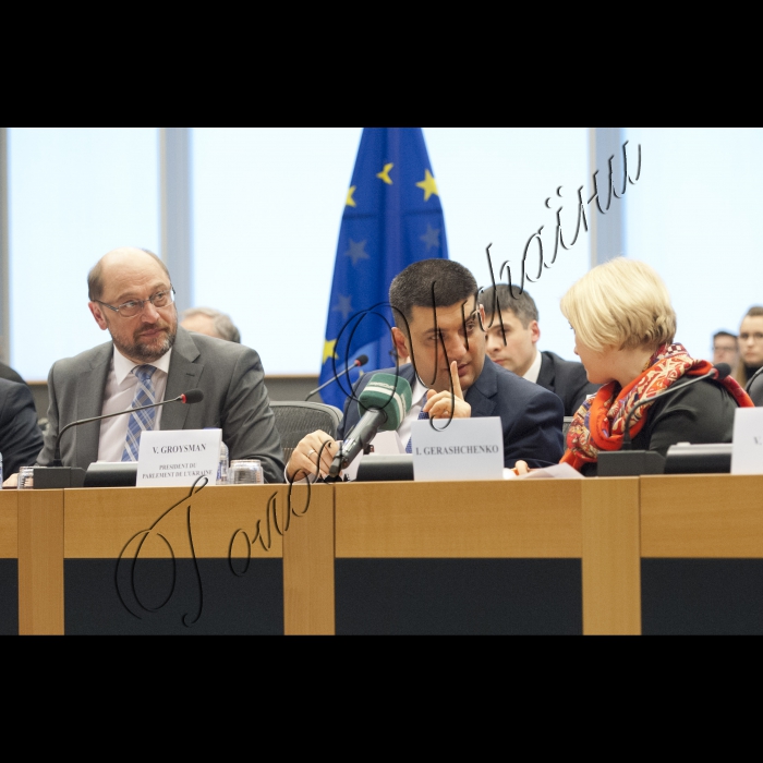 Візит Голови Верховної Ради України до Європейських інституцій (м. Брюссель).
Спільна участь Голови Верховної Ради України Володимира Гройсмана і 
Президента Європейського Парламенту Мартіна Шульца у відкритті інавгураційного засідання Парламентського комітету асоціації.
Мартін Шульц, Володимир Гройсман та Ірина Геращенко.