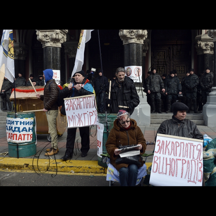 Мітинг біля Нацбанку щодо падіння курсу гривні «Не витирайте ноги об гривню».