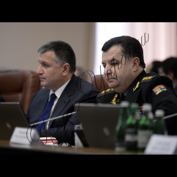 Київ.
Під головуванням Прем’єр-міністра України Арсенія Яценюка відбулося засідання уряду.