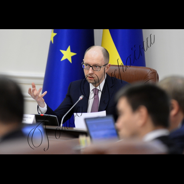 Київ.
Під головуванням Прем’єр-міністра України Арсенія Яценюка відбулося засідання уряду.
Прем'єр-міністр Арсеній Яценюк.
