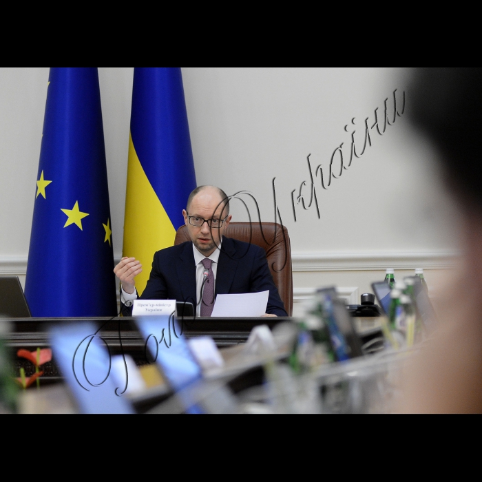 Київ.
Під головуванням Прем’єр-міністра України Арсенія Яценюка відбулося засідання уряду.