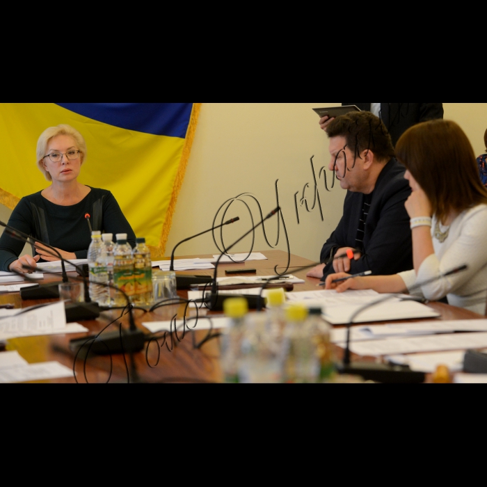 Відбулося засідання Комітету Верховної Ради України з питань соціальної політики, зайнятості та пенсійного забезпечення. Порядок денний: проект закону про внесення змін до Закону України «Про Державний бюджет на 2015 рік»; проект закону про внесення змін до деяких законодавчих актів України щодо посилення соціального захисту внутрішньо переміщених осіб; проект закону про внесення змін до деяких законодавчих актів України щодо пенсійного забезпечення.
Голова Комітету Верховної Ради України з питань соціальної політики Людмила Денісова та заступник голови комітету Сергій Куніцин.