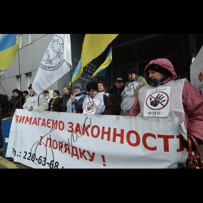 Біля будинку Вищого господарського суду ВГПО «Об’єднання Богдана Хмельницького» провела акцію протесту «RUSSIA! Руки геть від українських підприємств!» Учасники акції вимагали зупинити рейдерів-загарбників, які діють за підтримки Арбітражного суду РФ, та не дати знищити українське підприємство ПАТ «Феодосійський механічний завод»  в Криму.