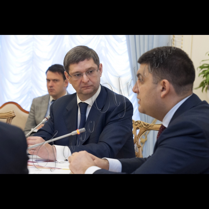 Під головуванням Голови ВР України Володимира Гройсмана відбулося засідання Робочої групи з питань сприяння реформуванню територіальних громад базового рівня.

(зліва направо) Перший заступник Глави Адміністрації Президента України Віталій Ковальчук, Голова ВР України Володимир Гройсман, 