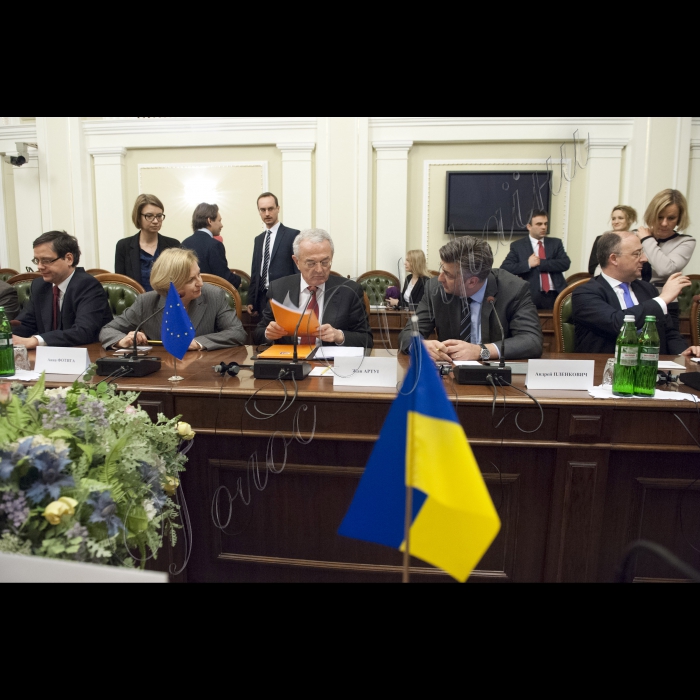 Зустріч Голови Верховної Ради України Володимира Гройсмана з делегаціями Комітету з питань бюджету на чолі з Жаном Артуі та Підкомітету з питань безпеки та оборони Комітету у закордонних справах Європейського Парламенту на чолі з Анною Фотигою.
