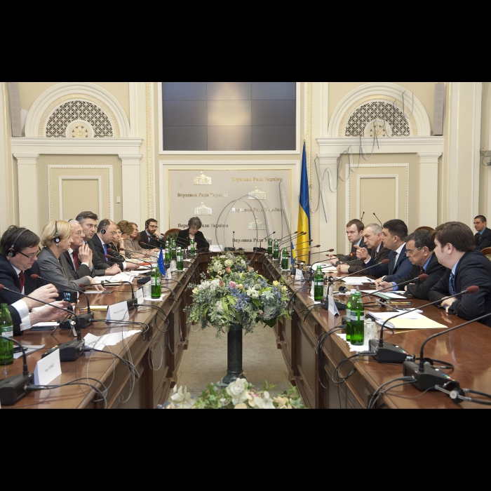 Зустріч Голови Верховної Ради України Володимира Гройсмана з делегаціями Комітету з питань бюджету на чолі з Жаном Артуі та Підкомітету з питань безпеки та оборони Комітету у закордонних справах Європейського Парламенту на чолі з Анною Фотигою.