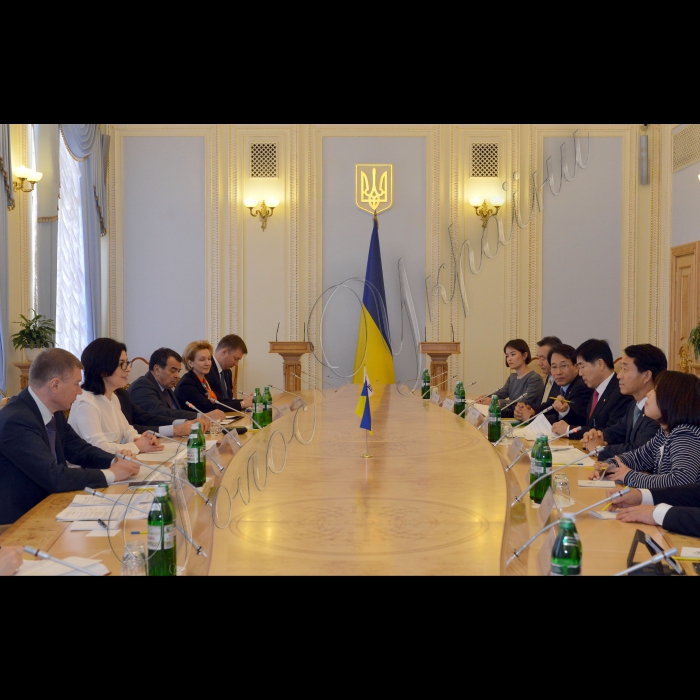 Зустріч заступника Голови Верховної Ради України Оксани Сироїд із президентом групи міжпарламентських зв’язків з Україною Національної Асамблеї Республіки Корея Чо Чжонг Сіком.
