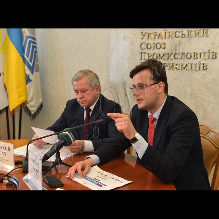 У залі засідань УСПП відбулась зустріч учасників Антикризової ради громадських організацій України, представників УСПП  з народними депутатами та головою Комітету Верховної Ради України  з питань промислової політики та підприємництва Віктором Галасюком. Питання: Зниження індексів промислової продукції та напрацювання пропозицій з виведення промислових сфер економіки з кризи. Буде презентовано затверджену Комітетом модель промислової політики, а також відбудеться обговорення нинішнього стану та проблем промисловості. Учасники: президент УСПП Анатолій Кінах, голова Комітету ВРУ з питань промислової політики та підприємництва Віктор Галасюк, народний депутат України Леонід Козаченко, гендиректор асоціації «Укртютюн» Валентина Хоменко, керівники профільних асоціацій, підприємств, експерти (вул. Хрещатик, 34, 3-й поверх (зал засідань УСПП).