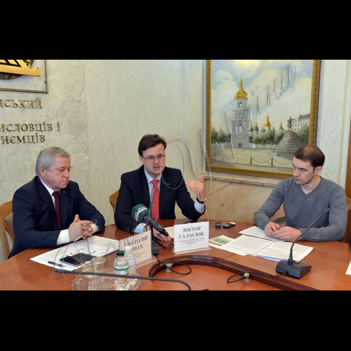 У залі засідань УСПП відбулась зустріч учасників Антикризової ради громадських організацій України, представників УСПП  з народними депутатами та головою Комітету Верховної Ради України  з питань промислової політики та підприємництва Віктором Галасюком. Питання: Зниження індексів промислової продукції та напрацювання пропозицій з виведення промислових сфер економіки з кризи. Буде презентовано затверджену Комітетом модель промислової політики, а також відбудеться обговорення нинішнього стану та проблем промисловості. Учасники: президент УСПП Анатолій Кінах, голова Комітету ВРУ з питань промислової політики та підприємництва Віктор Галасюк, народний депутат України Леонід Козаченко, гендиректор асоціації «Укртютюн» Валентина Хоменко, керівники профільних асоціацій, підприємств, експерти (вул. Хрещатик, 34, 3-й поверх (зал засідань УСПП).