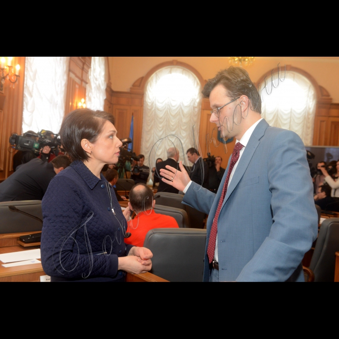 Погоджувальна рада у ВР.
Лілія Гриневич , Віктор Галасюк.