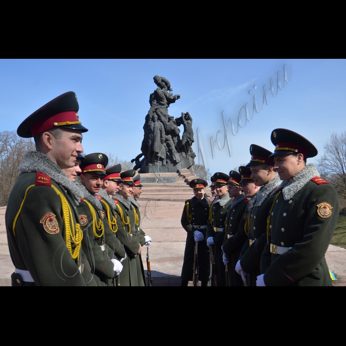 В Києві на території Національного історико-меморіального заповідника «Бабин Яр» відбувся Ритуал Пам’яті з нагоди відзначення Міжнародного Дня визволення в’язнів фашистських концтаборів.  Учасники заходу покладуть квіти до Пам’ятного знаку «Пам’ять заради майбутнього», Меморіалу пам’яті загиблих у Бабиному Яру, пам’ятника загиблим у колишньому концтаборі «Сирецький».