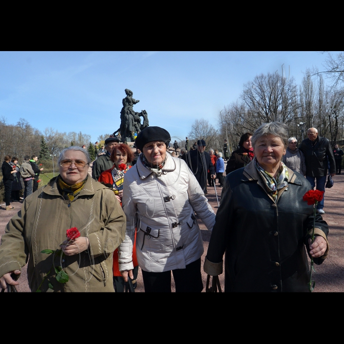 В Києві на території Національного історико-меморіального заповідника «Бабин Яр» відбувся Ритуал Пам’яті з нагоди відзначення Міжнародного Дня визволення в’язнів фашистських концтаборів.  Учасники заходу покладуть квіти до Пам’ятного знаку «Пам’ять заради майбутнього», Меморіалу пам’яті загиблих у Бабиному Яру, пам’ятника загиблим у колишньому концтаборі «Сирецький».