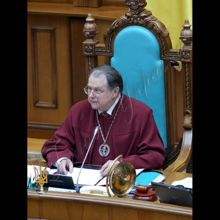 Конституційний Суд України у формі усного слухання почав розгляд справи за двома конституційними поданнями Верховного Суду України та конституційним поданням 47 народних депутатів України щодо відповідності Конституції України (конституційності) окремих положень Закону України