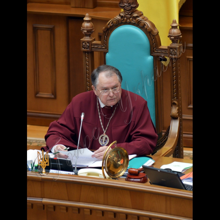 Конституційний Суд України у формі усного слухання почав розгляд справи за двома конституційними поданнями Верховного Суду України та конституційним поданням 47 народних депутатів України щодо відповідності Конституції України (конституційності) окремих положень Закону України