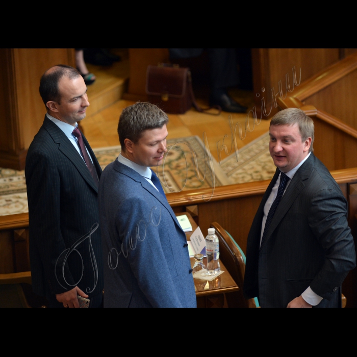 Конституційний Суд України у формі усного слухання почав розгляд справи за двома конституційними поданнями Верховного Суду України та конституційним поданням 47 народних депутатів України щодо відповідності Конституції України (конституційності) окремих положень Закону України