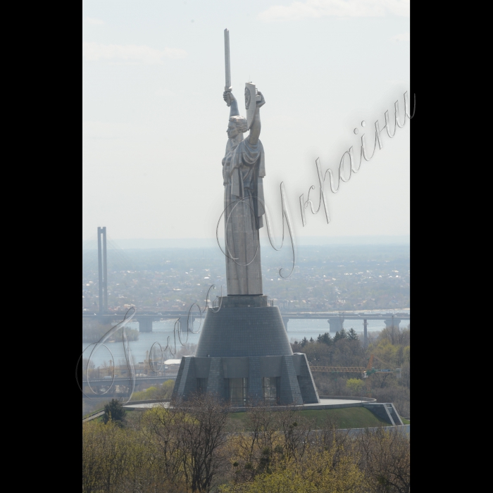 Відбулося урочисте відкриття Великої Лаврської дзвіниці Успенського собору, пам’ятки архітектури XVIII ст., що входить до комплексу Національного Києво-Печерського історико-культурного заповідника. Всі охочі змогли піднятися на донедавна найвищу оглядову точку Києва, вхід на яку було обмежено близько 7 років, а реставрація якої тривала близько 5 років.