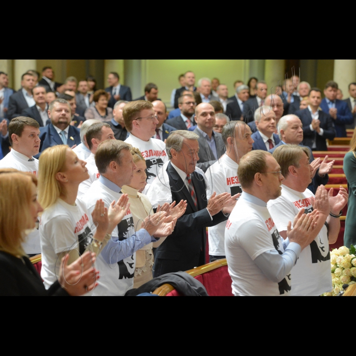 12 травня 2015 року.  Пленарне засідання ВР.
Привітання Надії Савченко с днем народження