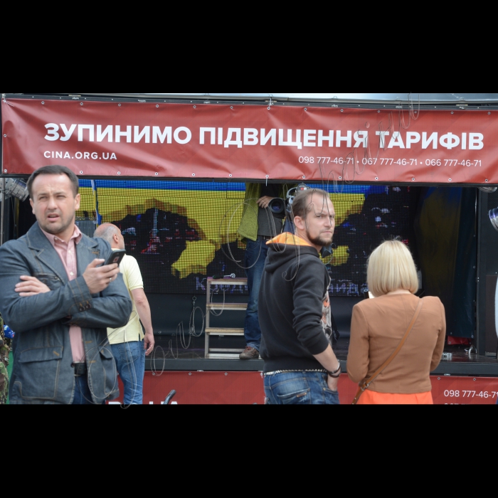 14 травня 2015р.
Біля ВРУ Театр вуличної сатири провів театральне дійство «Адське ЖКГ», присвячене формуванню непрозорих тарифів у житлово-комунальній сфері