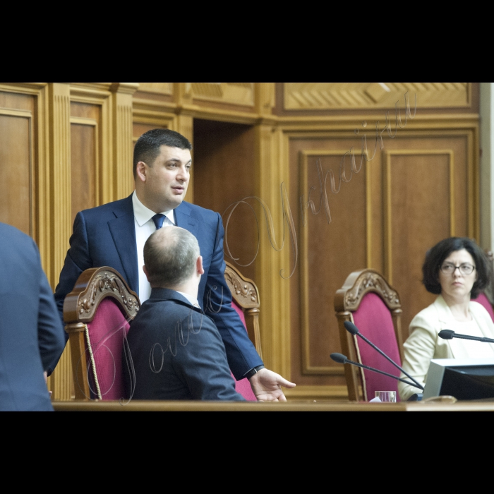 14 травня 2015 Голова ВР України Володимир Гройсман закрив ранкове засідання ВР.