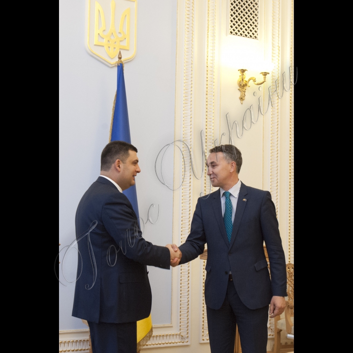 14 травня 2015
Зустріч Голови ВР України Володимира Гройсмана з делегацією неформальної групи «Друзі Європейської України» в Європейському парламенті.
Голова ВР України Володимир Гройсман і Петрас Ауштрявічіус (депутат Європейського парламенту, співголова неформальної групи «Друзі Європейської України», заступник Голови політичної групи «Альянс лібералів та демократів Європи», Литва)