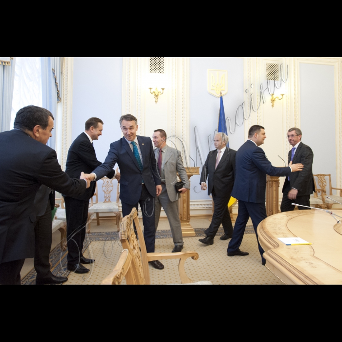 14 травня 2015
Зустріч Голови ВР України Володимира Гройсмана з делегацією неформальної групи «Друзі Європейської України» в Європейському парламенті.
