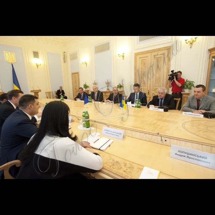 14 травня 2015
Зустріч Голови ВР України Володимира Гройсмана з делегацією неформальної групи «Друзі Європейської України» в Європейському парламенті.