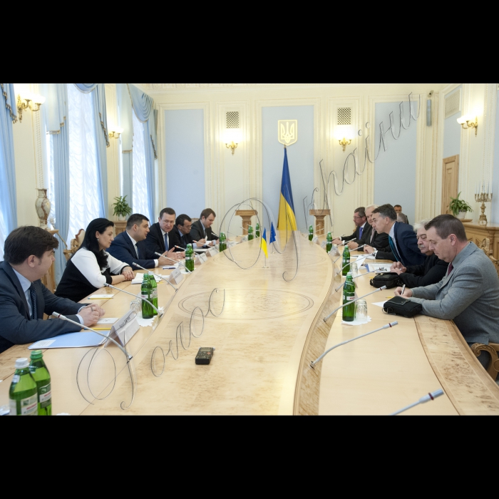 14 травня 2015
Зустріч Голови ВР України Володимира Гройсмана з делегацією неформальної групи «Друзі Європейської України» в Європейському парламенті.